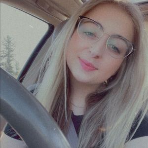 Meet your Posher, Heidi